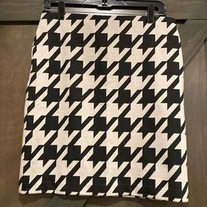 Printed knit skirt. Excellent condition. Size Medium.